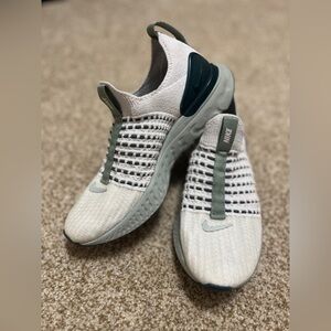 Nike React Phantom Run Flyknit 2 Platinum